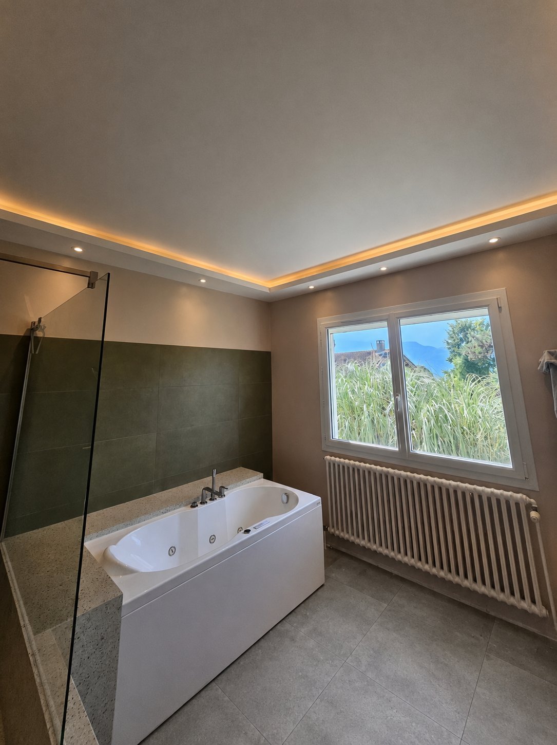 Salle de bain — rétroéclairage LED